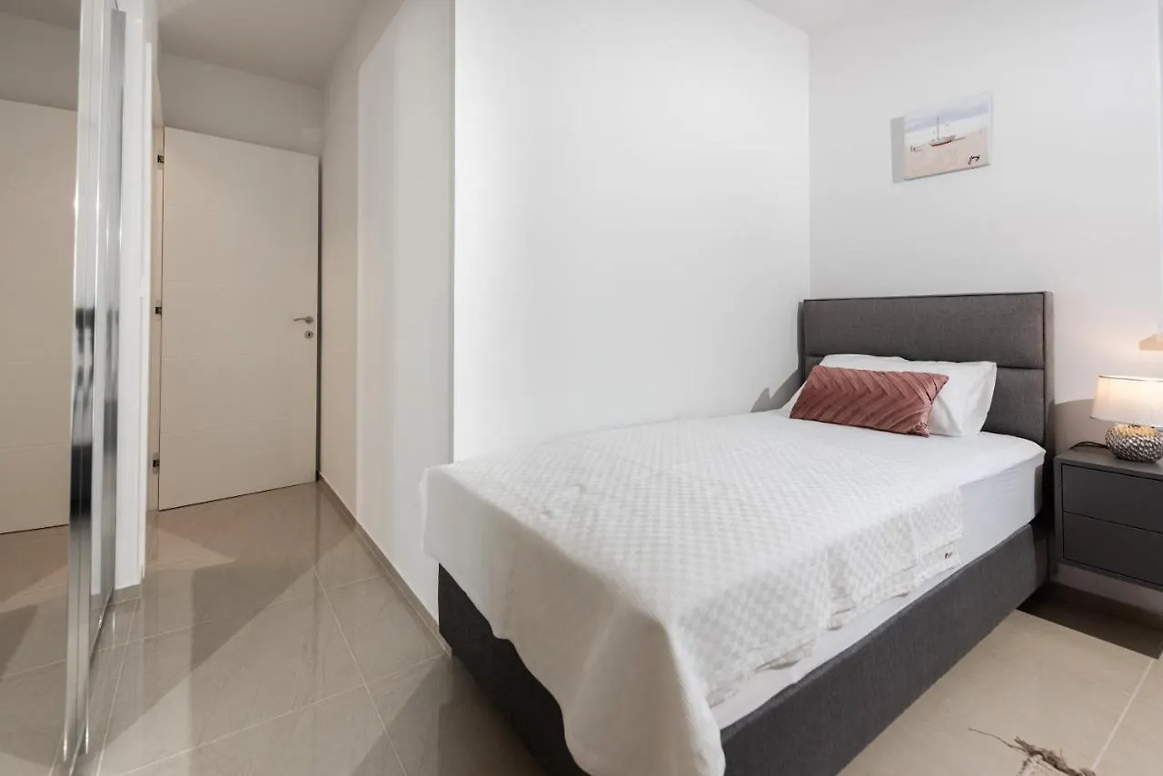 Apartman Nika Banjole 0*,